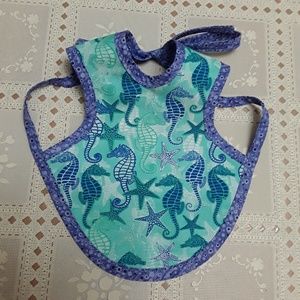 Baby bib reversible